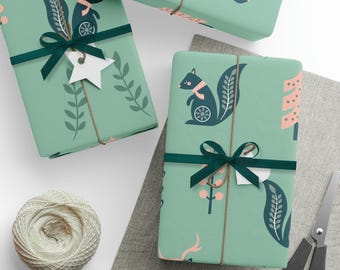 Papel de regalo navideño, diseño escandinavo de árbol y animales del bosque, rollo de papel de regalo para las fiestas, papel noruego sueco