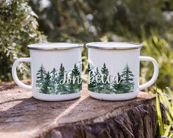 Personalisierte Camping Berg Tasse Emaille Wald Camp Tasse, Benutzerdefinierte Name Abenteuer Kaffeetasse, Hochzeit Verlobung Paar Geschenk Wanderer Tasse im Freien