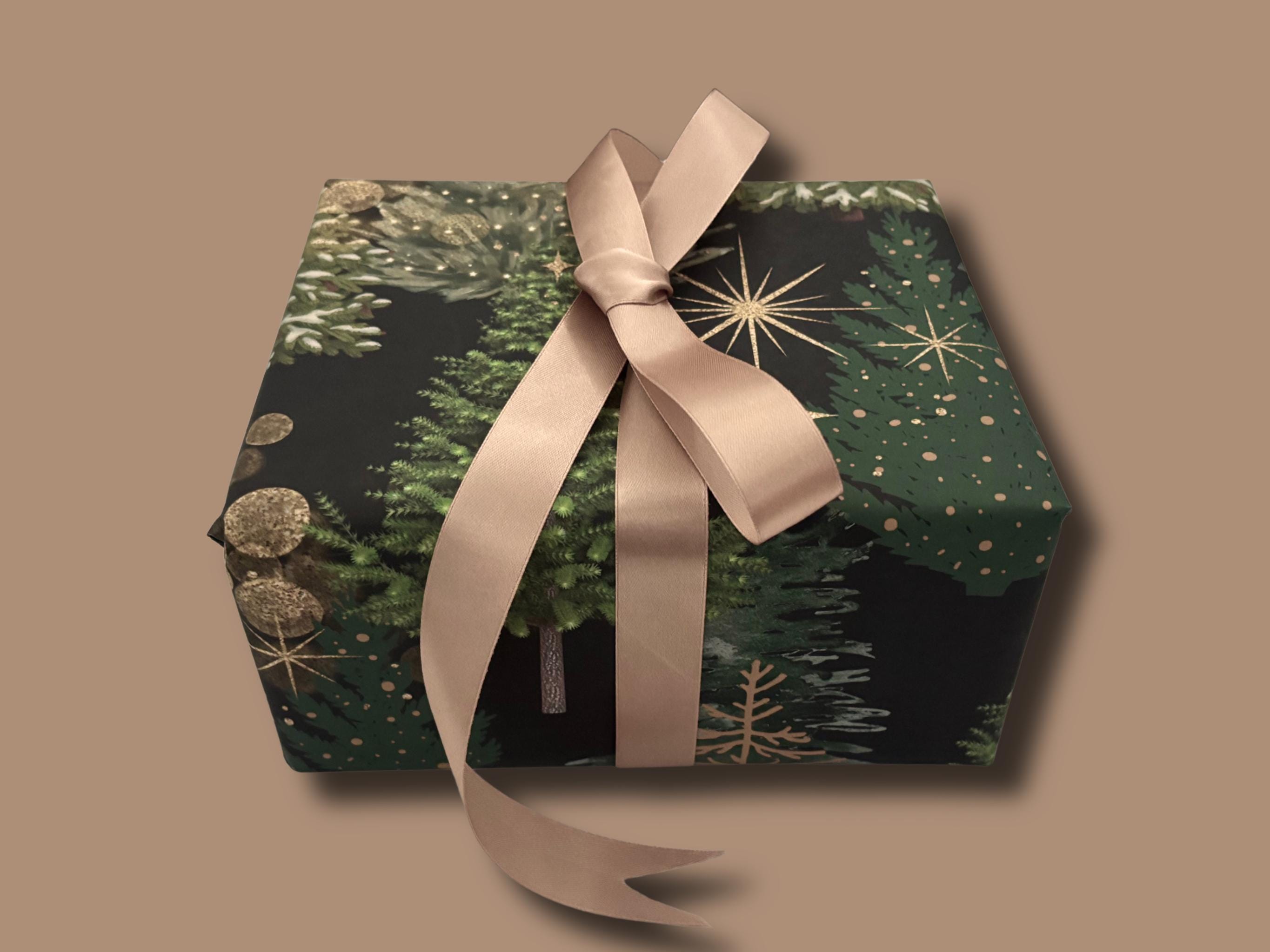 Papier Cadeau De Noël Vert Avec Motifs Dorés - Pour Emballer Vos Présents De Manière Festive Et élégante