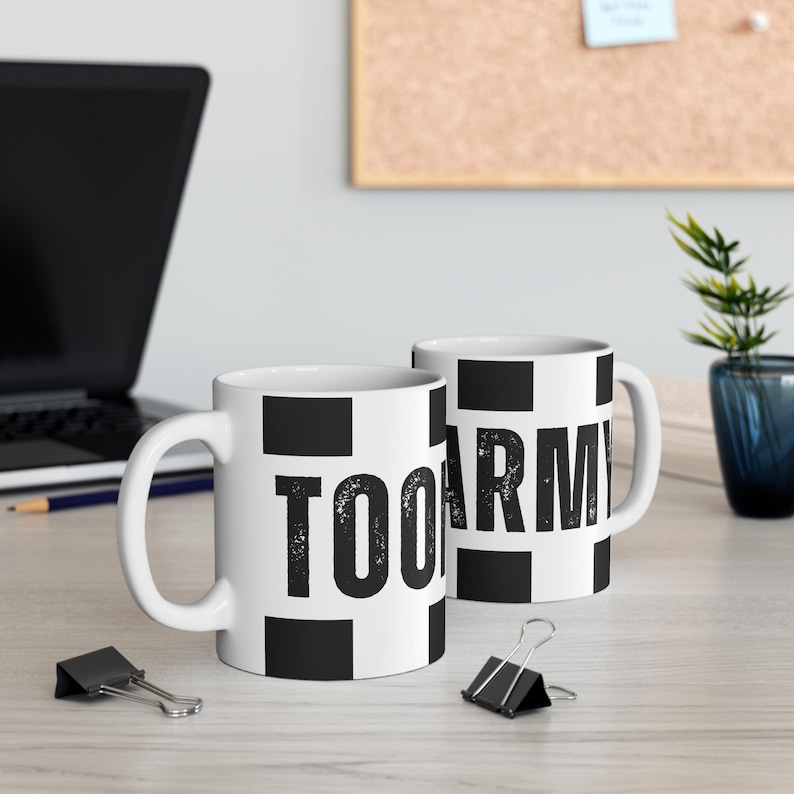 Tazza Newcastle United, Toon Army, Magpies in bianco e nero, regalo di calcio immagine 1