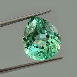 Pear Ceylon Parti Sapphire: 15x13mm AAA Green Gemstone