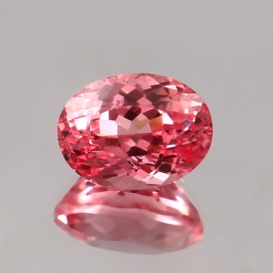 Ceylon Padparadscha Sapphire: 9x7mm Oval Peach-Pink Gemstone