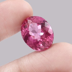 AAA Ceylon Padparadscha Sapphire: 14.80 CT Oval Cut Gemstone