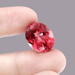 18.35 Ct AAA Ceylon Padparadscha Sapphire: Peach Oval Gemstone