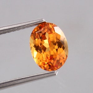 AAA Ceylon Padparadscha Sapphire: 8x6 mm Oval Loose Gemstone