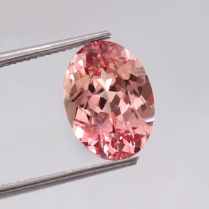 AAA Ceylon Padparadscha Sapphire: 9x7mm Oval Peach Bicolor Gemstone