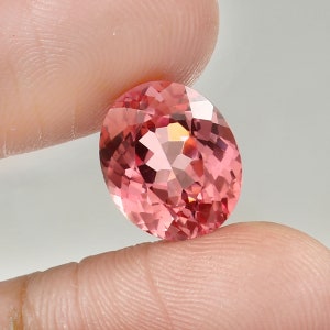 Ceylon Padparadscha Sapphire: 11x9mm Oval Peach-Pink Gemstone