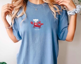 ロブスター コンフォートカラー ビーチ T シャツ、サマーバケーションシャツ、サーファー T シャツ、ビーチ愛好家 T シャツ、楽しいロブスター愛好家ギフト、海洋生物をテーマにしたシャツ