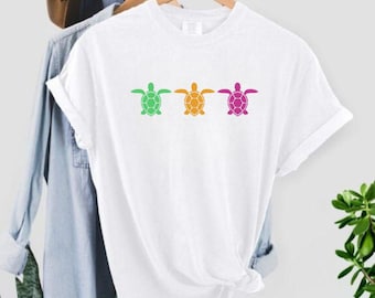 Koszulka plażowa Three Sea Turtles Comfort Colors, koszulka na wakacje, prezent dla miłośników żółwi, koszulka dla miłośników oceanu, kolorowa koszulka z żółwiami morskimi