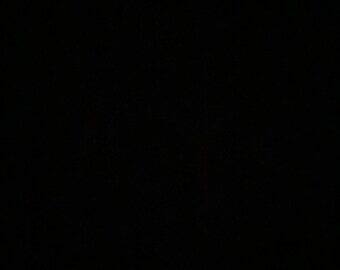 Könnte beinhalten: Ein schwarzer Hintergrund.