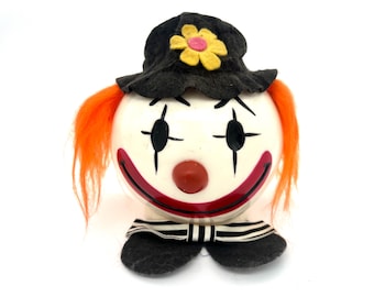 Hucha de payaso de 1972, Roy Ind Inc., con pelo naranja y sombrero de fieltro, estilo retro kitsch de circo, estilo vintage, con monedas y decoración espeluznante y adorable.