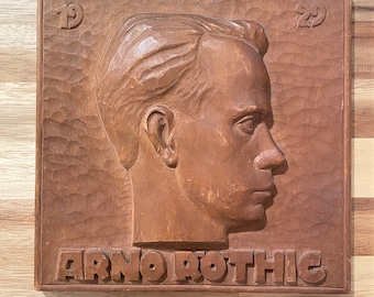 1929. Grabado en madera alemán de Arno Rothig. Placa en relieve. Retrato de arte popular. Arte mural tallado a mano. Pieza única.