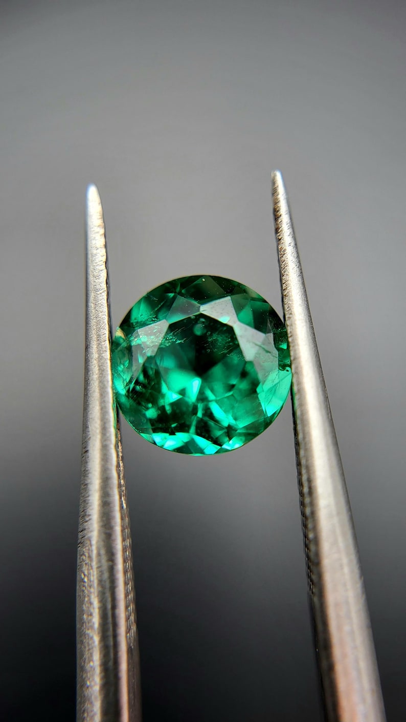 Émeraude Verte Naturelle De Colombie - 12.01 Carats Taille émeraude, Huilée