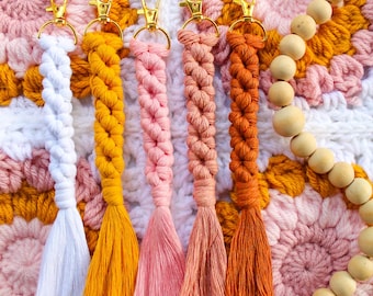 Flower Macrame Keychain | Hippie Macrame | Floral Accessory | Recycled Cotton Accessory | Wallet | Gifts for Her | Christmas Gift Ideas