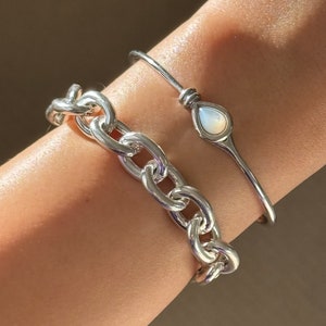 Mother of Pearl Bangle Bracelet in 14K White Gold | Elegant & Timeless Jewelry