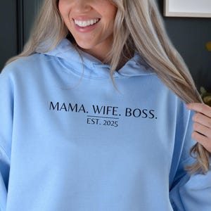 Mama Hoodie, Mama Wife Boss 2025 Sweater, aanpasbaar, Mama Sweatshirt, Moederdag cadeau, Geboorte cadeau, Mama Sweater