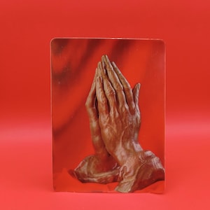 Vintage unbenutzte 3D Sammler Serie Postkarte von "Hands of Prayer ""ein universelles Symbol für Frieden, Hoffnung und guten Willen"