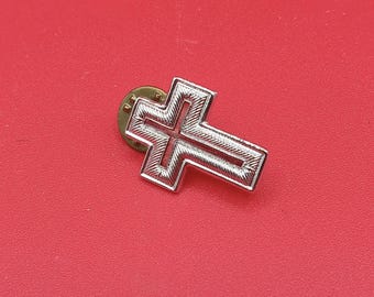 Knights Templar red and silver colored cross pin