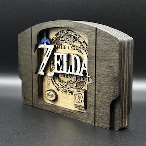 ゼルダの伝説 - ティアーズ オブ ザ キングダム - 木製カートリッジ (グレー) | N64 | ハンドメイド - ゲーム用装飾
