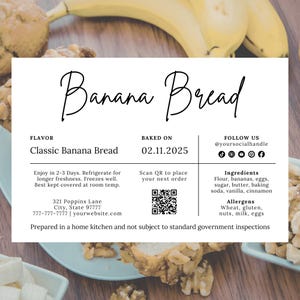 Op de afbeelding: Een etiket voor Classic Bananenbrood, gebakken op 02.11.2025. Het etiket bevat ingrediënten zoals bloem, bananen en eieren, en allergenen zoals tarwe en noten. Het geeft ook opslaginstructies en een QR-code.