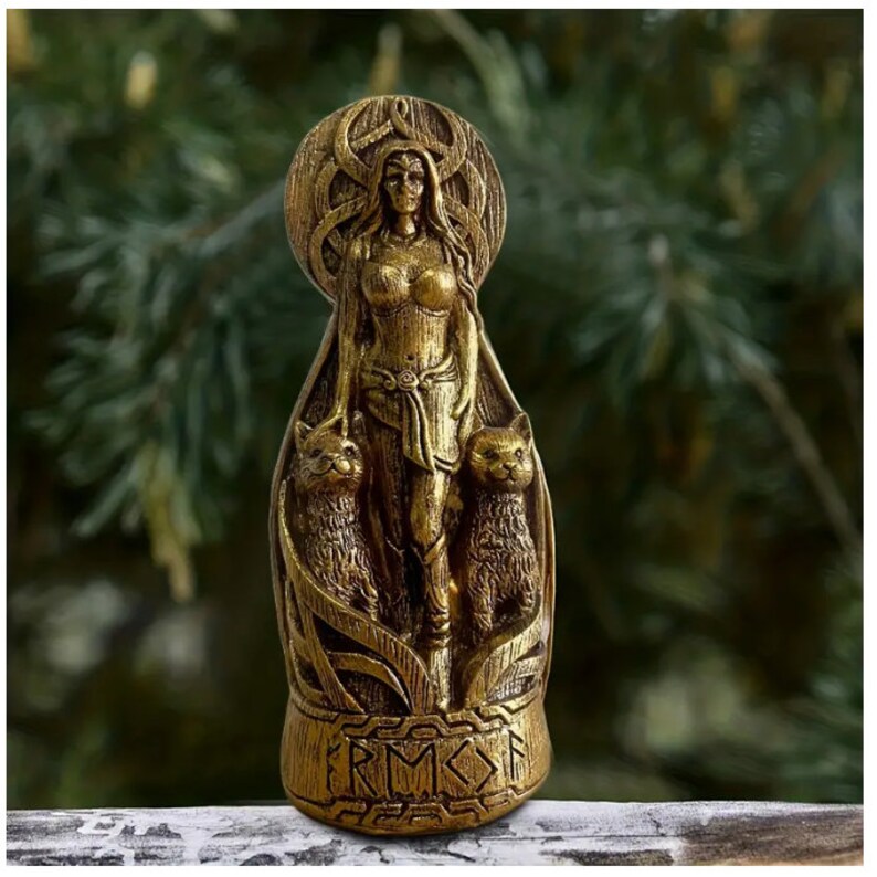 Freya Viking God Resin Statue, Norse Mythology Decorative Sculpture for