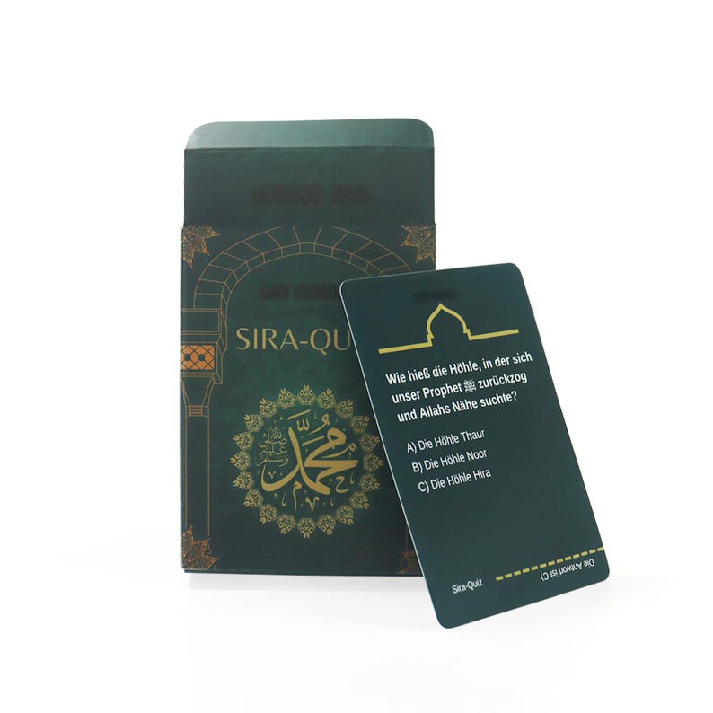 May include: A green card with gold lettering asking "Wie hie&szlig; die H&ouml;hle, in der sich unser Prophet zur&uuml;ckzog und Allahs N&auml;he suchte?" with multiple choice answers: A) Die H&ouml;hle Thaur, B) Die H&ouml;hle Noor, C) Die H&ouml;hle Hira. The card is part of a Sira-Quiz game.
