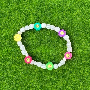 Smiley Face Beaded Bracelet | Colorful Kawaii Flower Stretch Bracelet | Y2K Aesthetic Jewelry | Kidcore Gift | Friendship Beaded bracelet