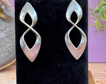 Vintage Taxco Mexico 925 Sterling Silver Infinity Design Post Earrings