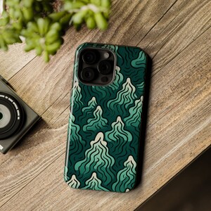 Custodia rigida MagSafe illustrata Whispering Pines per iPhone / iPhone 13/14/15 - mini/plus/pro/pro max / FERN Goods Co.