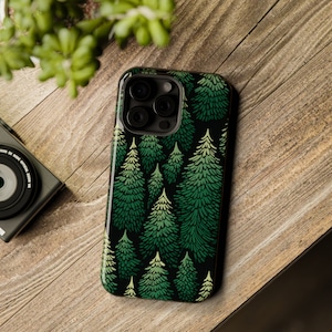Custodia rigida Evergreen Pines Illustrated MagSafe per iPhone / iPhone 13/14/15 - mini/plus/pro/pro max / FERN Goods Co