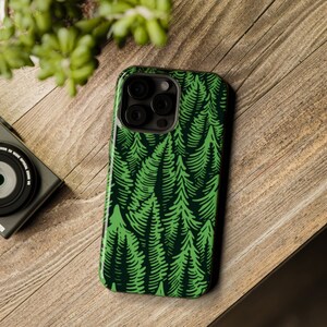 Custodia rigida per iPhone MagSafe illustrata Dancing Pines / iPhone 13/14/15 - mini/plus/pro/pro max / FERN Goods Co.