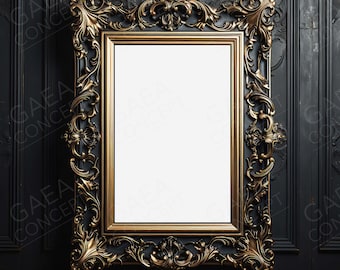 Pode incluir: Uma moldura de imagem grande, dourada e adornada com talhas intrincadas. A moldura está vazia e tem um fundo branco.
