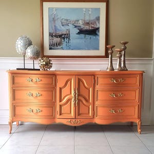 SOLD - Vintage French Provincial Dresser