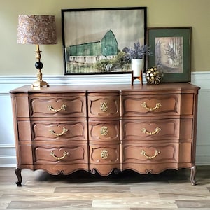 SOLD - Vintage French Provincial Dresser