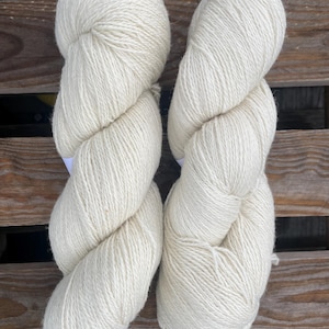 2-ply sock weight yarn spun 100% Natural colour yarn, Sheep wool yarn, Lace 8/2 wool yarn, Knitting yarn (color: WHITE)