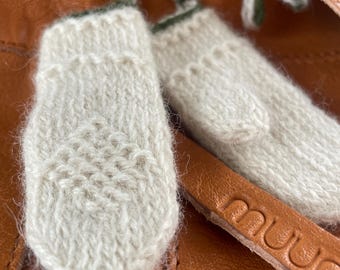 Scandinavian Mini Wool Mittens Keychain, White and Green (Handmade)