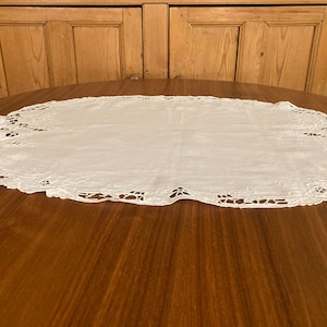 Vintage oval tray cloth from England