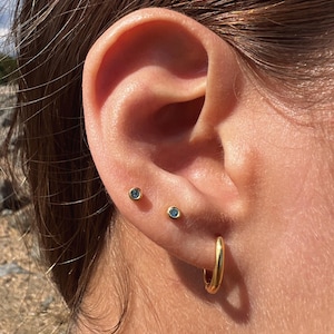 18k Gold Huggie Earrings: Minimalist Hoops