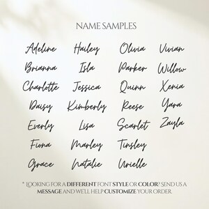 Puede incluir: Una lista de nombres en una fuente cursiva negra titulada NAME SAMPLES, que incluye Adeline, Hailey, Olivia, Vivian, Brianna, Isla, Parker, Willow, Charlotte, Jessica, Quinn, Xenia, Daisy, Kimberly, Reese, Yara, Everly, Lisa, Scarlet, Zayla, Fiona, Marley, Tinsley, Grace, Natalie y Urielle.