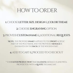 Puede incluir: Un gr&aacute;fico informativo blanco con texto negro titulado HOW TO ORDER. Enumera cuatro pasos: 1. CHOOSE LETTER, SIZE, DESIGN & COLOR THEME, 2. CHOOSE ENGRAVING OPTION, 3. PROVIDE CUSTOM NAME & ADDITIONAL REQUESTS, 4. ADD TO CART & PROCEED TO CHECKOUT.
