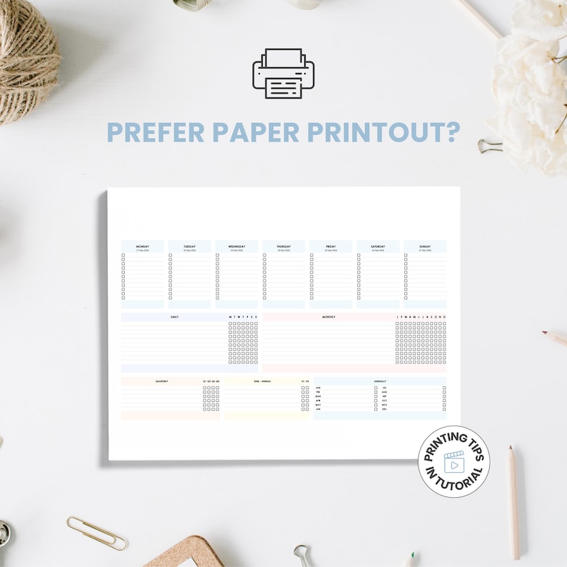 Puede incluir: Una hoja de planificador de papel blanco que presenta un horario semanal con columnas de lunes a domingo, listas de tareas diarias y secciones para el seguimiento mensual, trimestral y anual. El texto PREFER PAPER PRINTOUT? aparece sobre el planificador.