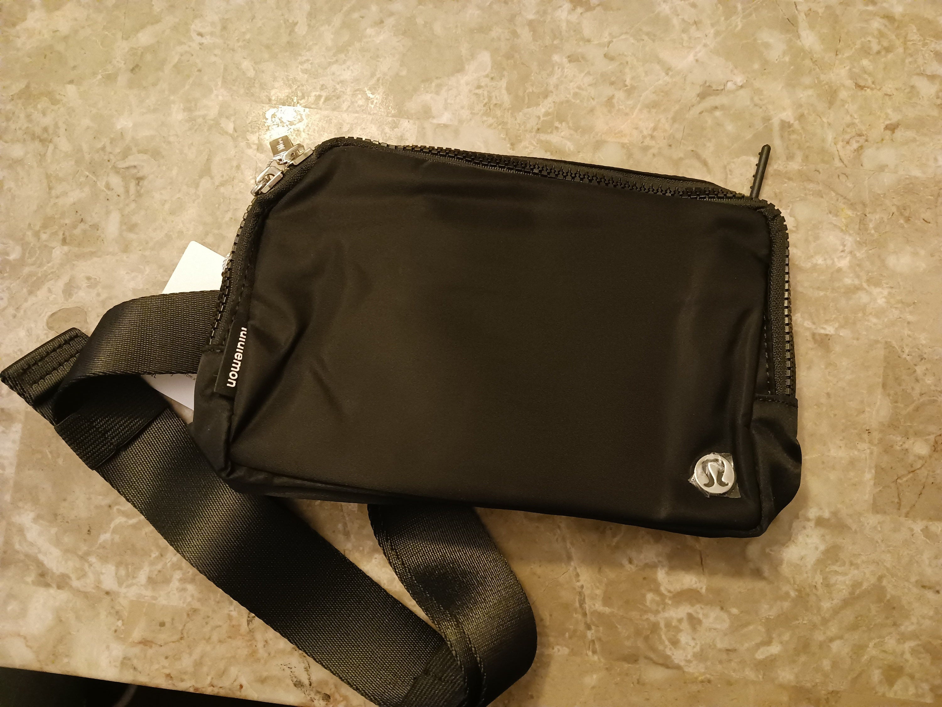 Lululemon Everywhere Belt Bag Large 2L - Black/Neutral