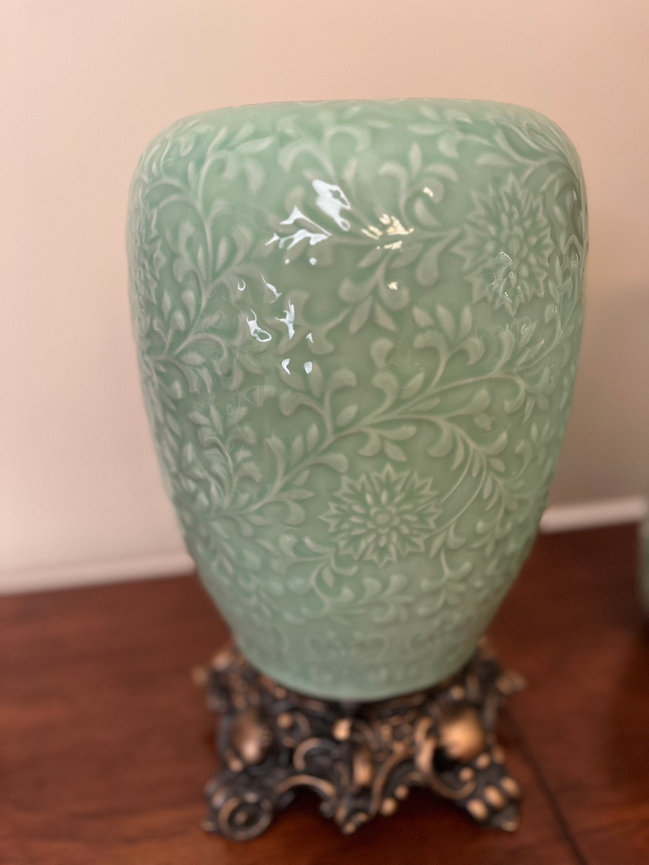 Chinese Celadon Crackle Ceramic Pottery Vase With 3D Floral Art cs107S Chinese Celadon Crackle Ceramic Pottery Vase With 3D Floral Art cs107S