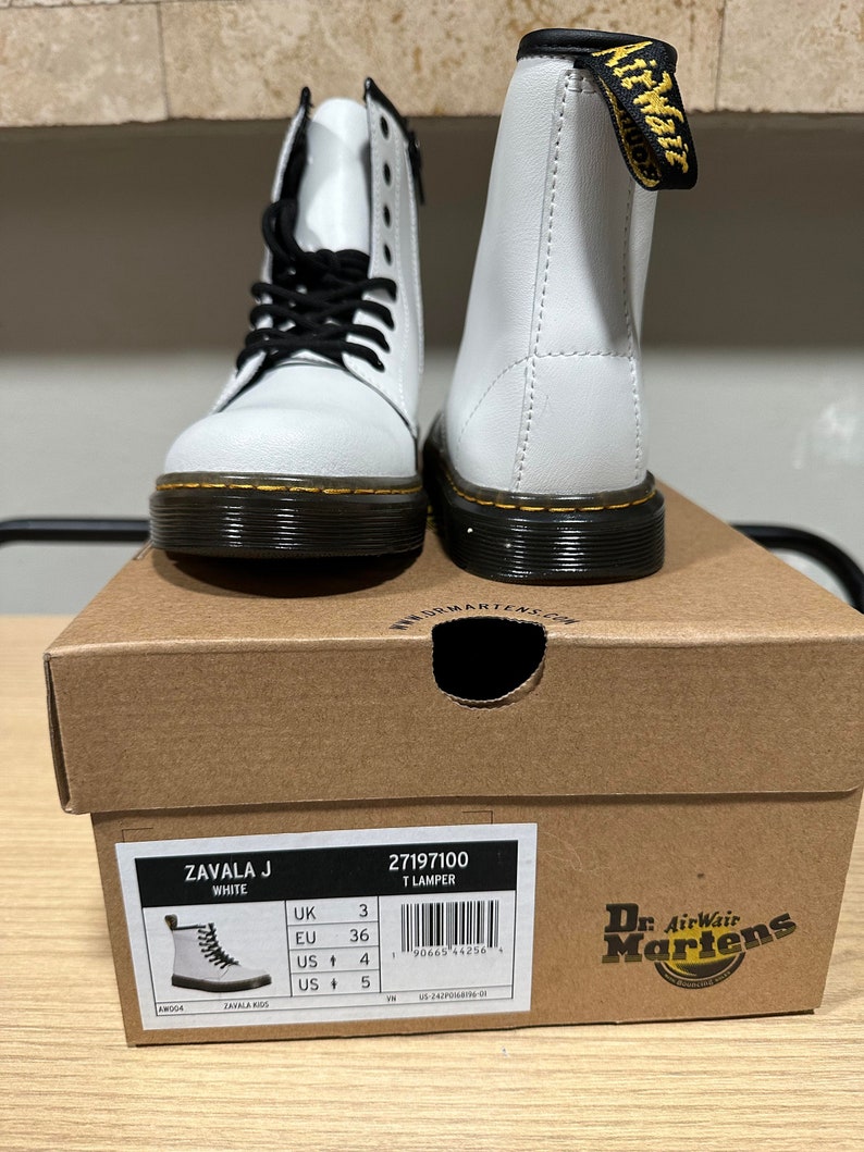 NEW Dr. Martens Zavala J White Size 4boys/5girls YOUTH image 2