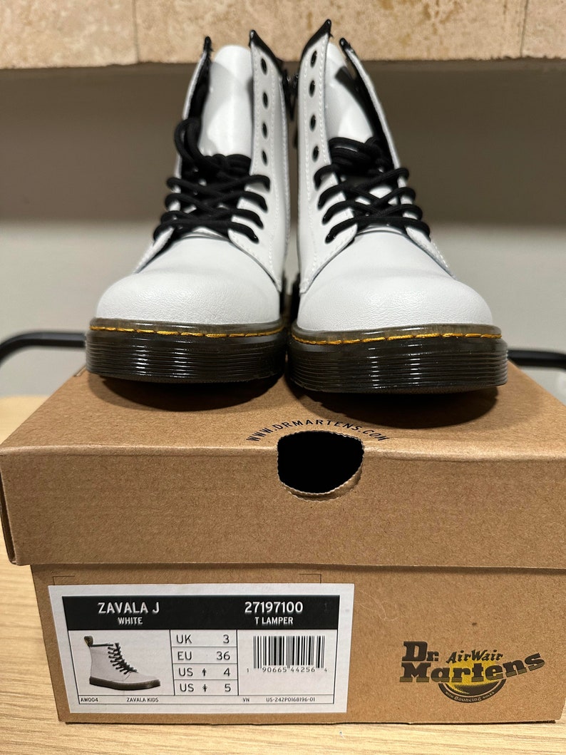 NEW Dr. Martens Zavala J White Size 4boys/5girls YOUTH image 3