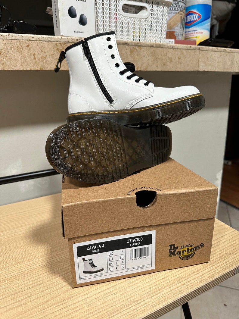 NEW Dr. Martens Zavala J White Size 4boys/5girls YOUTH image 4