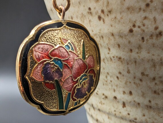 Chic Vintage Cloisonné Pendant by Two Sisters, Ha… - image 2