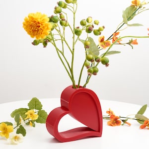 Herzförmige rote Vase - Tischdekoration für künstliche und getrocknete Blumen, 16 cm Höhe