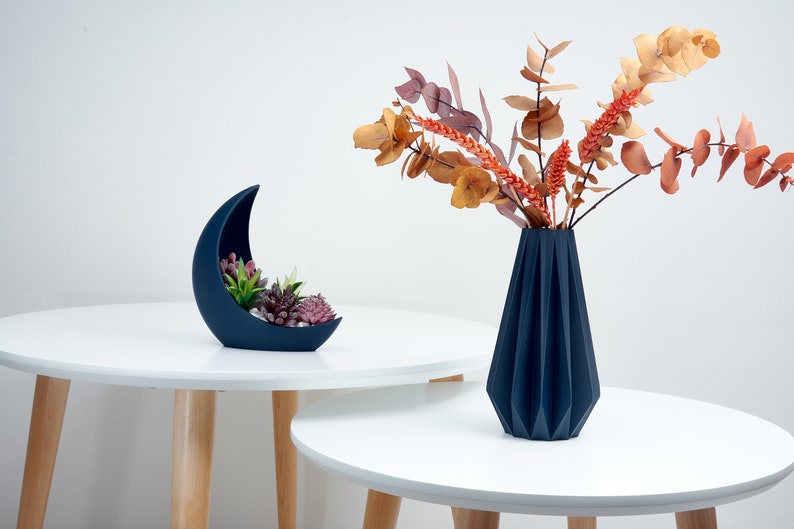 Sleek Nordic Vase Modern Accent for Your Home Scandinavian Chic Geometric Vase for Timeless Sophistication for Dried Floral Arrangements Blue Marine