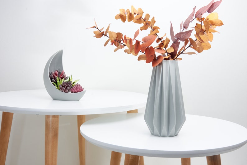 Sleek Nordic Vase Modern Accent for Your Home Scandinavian Chic Geometric Vase for Timeless Sophistication for Dried Floral Arrangements Grey